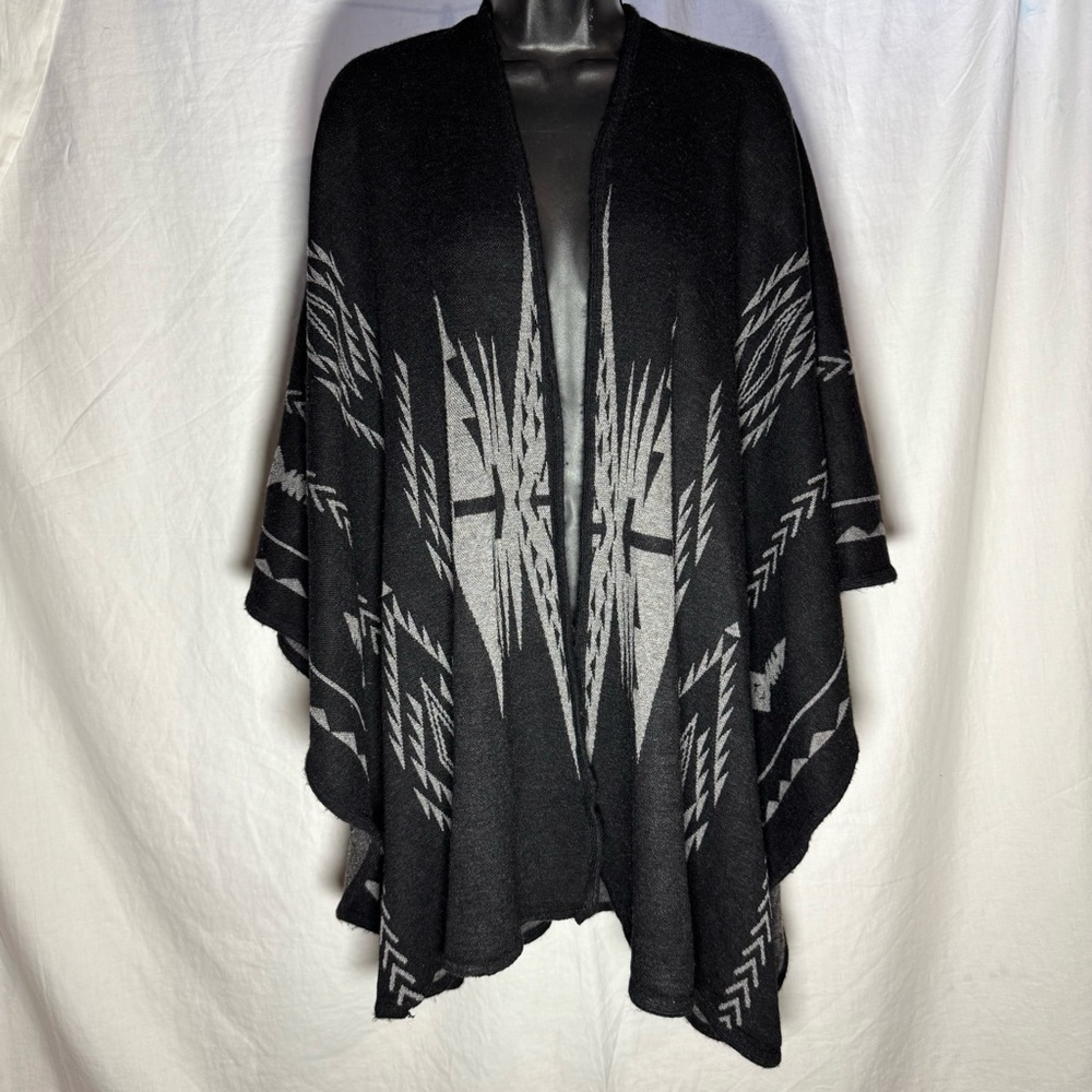 Chic Black & White Boho Poncho Women's Tribal Pattern One Size